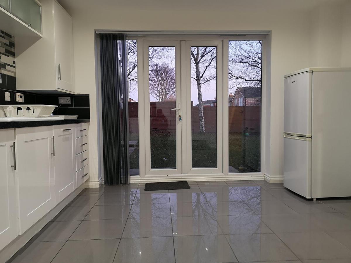 Nightingale Gardens - 4 Bed Detached House - Manchester Appartement Buitenkant foto